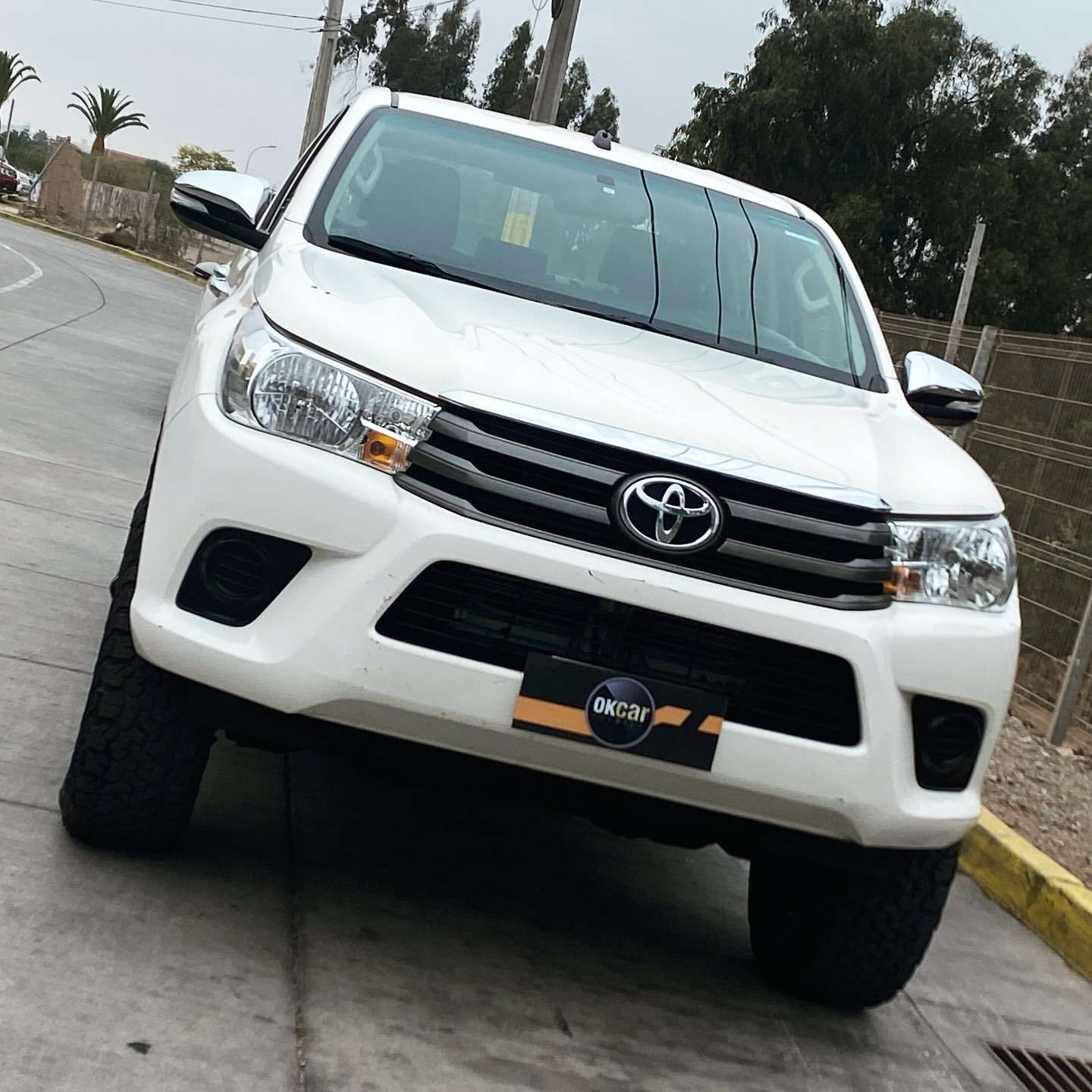 TOYOTA HILUX 2.4 SR MANUAL 4X2 2017